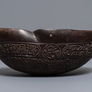 Une sébile de derviche 'kashkul' en coco de mer, art qajar, Iran, 19ème — photo 3