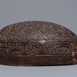 Une sébile de derviche 'kashkul' en coco de mer, art qajar, Iran, 19ème — photo 8