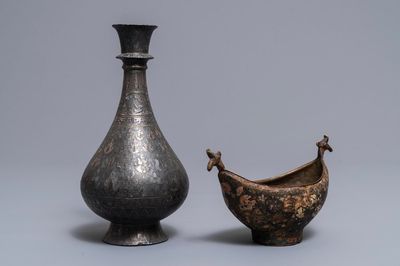 Une sébile de derviche 'kashkul', Iran, et un vase bidri, Inde, 18/19ème