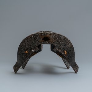 Une selle 'kura' décoré aogai-nashiji et une paire d'étriers 'abumi', Japon, Edo, 16ème — photo 13
