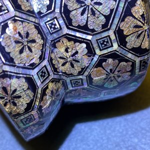 Une selle 'kura' décoré aogai-nashiji et une paire d'étriers 'abumi', Japon, Edo, 16ème — photo 46