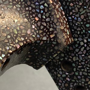 Une selle 'kura' décoré aogai-nashiji et une paire d'étriers 'abumi', Japon, Edo, 16ème — photo 56