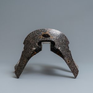 Une selle 'kura' décoré aogai-nashiji et une paire d'étriers 'abumi', Japon, Edo, 16ème — photo 11