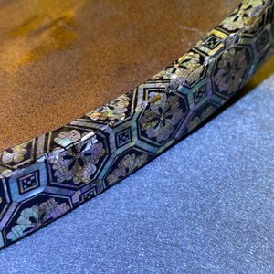Une selle 'kura' décoré aogai-nashiji et une paire d'étriers 'abumi', Japon, Edo, 16ème — photo 38