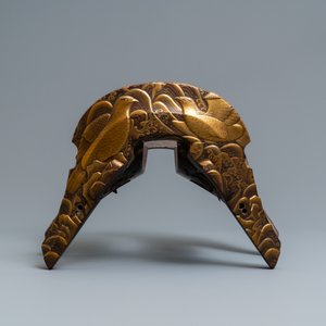Une selle 'kura' et sa paire d'étriers 'abumi' en laque dorée, Japon, Muromachi, 16ème — photo 11