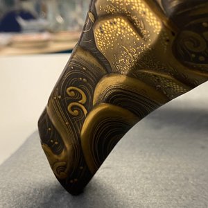 Une selle 'kura' et sa paire d'étriers 'abumi' en laque dorée, Japon, Muromachi, 16ème — photo 117