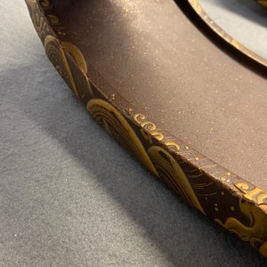 Une selle 'kura' et sa paire d'étriers 'abumi' en laque dorée, Japon, Muromachi, 16ème — photo 38