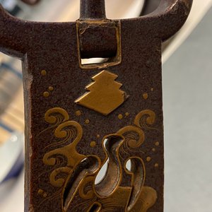 Une selle 'kura' et sa paire d'étriers 'abumi' en laque dorée, Japon, Muromachi, 16ème — photo 45
