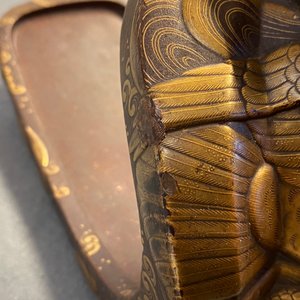 Une selle 'kura' et sa paire d'étriers 'abumi' en laque dorée, Japon, Muromachi, 16ème — photo 52