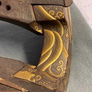Une selle 'kura' et sa paire d'étriers 'abumi' en laque dorée, Japon, Muromachi, 16ème — photo 79
