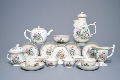 Une service à thé de 18 pièces en porcelaine de Chine famille rose, Qianlong