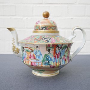 Une service à thé de 34 pièces en porcelaine de Chine famille rose de Canton, Daoguang — photo 11