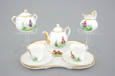 Une service à thé (tête-à-tête) pour deux en porcelaine de Paris, 19ème