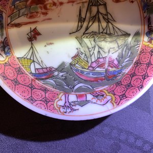 Une soucoupe en porcelaine de Chine famille rose à sujet maritime, Yongzheng — photo 5