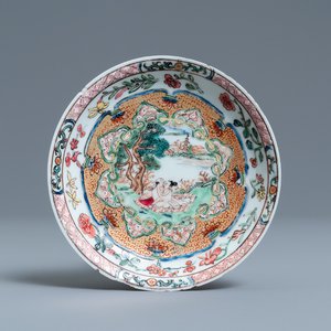 Une soucoupe en porcelaine de Chine famille rose, Yongzheng — photo 1