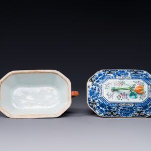 Une soupière couverte sur son support en porcelaine de Chine famille rose à décor mandarin et une théière couverte, Qianlong — photo 7