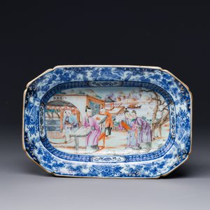 Une soupière couverte sur son support en porcelaine de Chine famille rose à décor mandarin et une théière couverte, Qianlong — photo 9