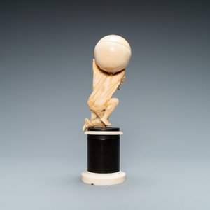 Une statue d'Atlas portant le globe céleste sur ses épaules en ivoire sculpté, probablement Dieppe, 19ème — photo 4