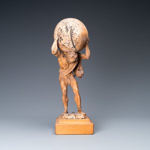 Une statue d'Atlas portant le globe céleste sur ses épaules en tilleul sculpté, Allemagne, vers 1700 — photo 2