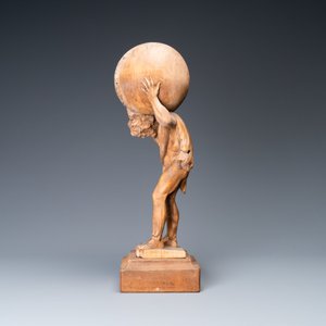 Une statue d'Atlas portant le globe céleste sur ses épaules en tilleul sculpté, Allemagne, vers 1700 — photo 3