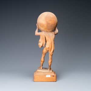 Une statue d'Atlas portant le globe céleste sur ses épaules en tilleul sculpté, Allemagne, vers 1700 — photo 4