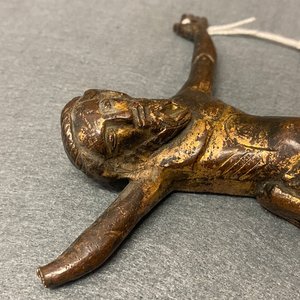 Une statue de Christ en bronze doré, France, 14ème — photo 7