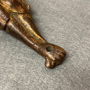 Une statue de Christ en bronze doré, France, 14ème — photo 9