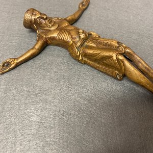 Une statue de Christ en bronze doré, Souabe, Allemagne, 12ème — photo 16