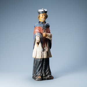 Une statue de Jean Népomucène en bois polychromé, probablement Allemagne, 17/18ème — photo 1