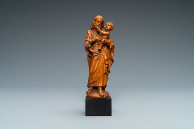 Une statue de Joseph à l'enfant en buis sculpté, Flandres, 17ème