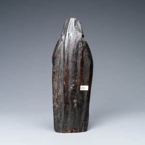 Une statue de la Vierge de Calvaire en chêne sculpté et polychromé, vers 1500 — photo 4
