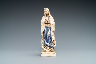 Une statue de la Vierge de l’Assomption en ivoire avec rehauts de polychromie et de dorure, 19ème