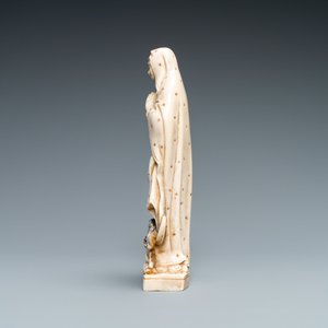 Une statue de la Vierge de l’Assomption en ivoire avec rehauts de polychromie et de dorure, 19ème — photo 2