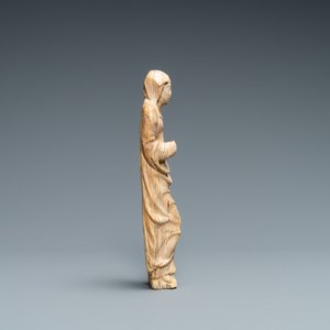 Une statue de la Vierge en ivoire sculpté, 2ème moitié du 16ème — photo 5