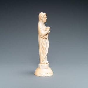 Une statue de la Vierge en ivoire sculpté, peut-être Dieppe, France, 19ème — photo 5