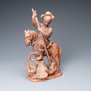 Une statue de Saint Georges en bois sculpté monochromé à l’imitation de la terre cuite, 16ème — photo 1