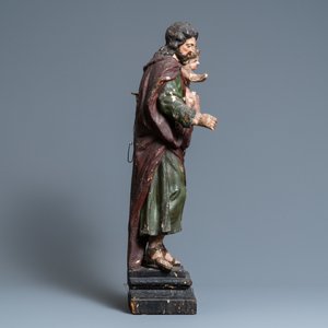Une statue de Saint Joseph et l’Enfant Jésus en bois sculpté et polychromé, 2ème moitié du 17ème — photo 3