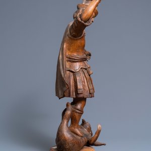 Une statue de Saint Michel terrassant le dragon en chêne sculpté, 17ème — photo 3