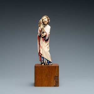 Une statue de Saint Pierre en ivoire sculpté avec rehauts de polychromie, 19ème — photo 2