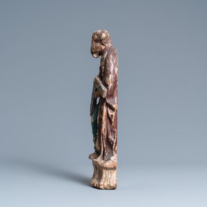 Une statue de Saint Thomas en chêne sculpté et polychromé sur un base orné d’un écu, Normandie, France, vers 1510 — photo 5