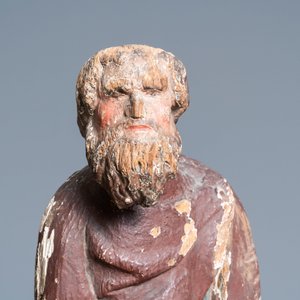 Une statue de Saint Thomas en chêne sculpté et polychromé sur un base orné d’un écu, Normandie, France, vers 1510 — photo 6