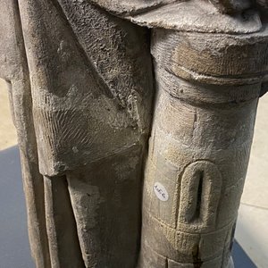 Une statue de Sainte Barbe en pierre calcaire sculptée, 16ème — photo 16