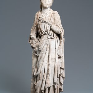 Une statue de Sainte Barbe en pierre calcaire sculptée, 16ème — photo 2