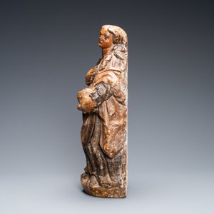 Une statue de Sainte Lucie en pierre polychromée, France, 1ère moitié du 16ème — photo 2