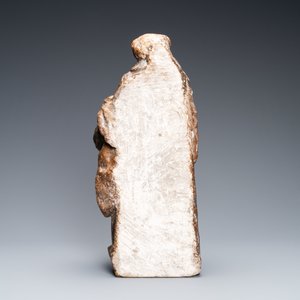 Une statue de Sainte Lucie en pierre polychromée, France, 1ère moitié du 16ème — photo 3