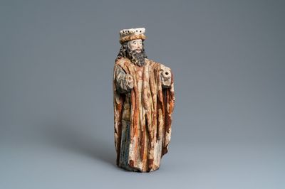 Une statue d'un roi ou prophète en pierre calcaire polychromée, France, 15ème