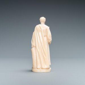 Une statue d'un Saint Ermite en ivoire sculpté tenant un bâton, socle en ébène et ivoire, Dieppe, 19ème — photo 8