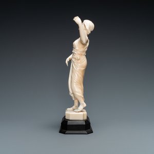 Une statue d'une danseuse orientale en ivoire sculpté, probablement Dieppe, France, 19ème — photo 4