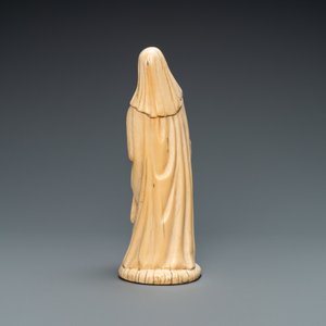 Une statue d'une sainte abesse en ivoire sculpté, probablement Dieppe, France, 19ème — photo 4