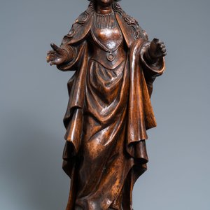 Une statue d'une sainte en bois fruitier sculpté, Vallée du Rhin, Allemagne, 2ème moitié du 16ème — photo 2